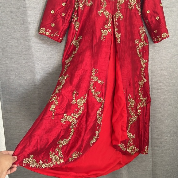 Beautiful red embroidered silk jacket with kundan work anarkali Bridal dress - Picture 3 of 14